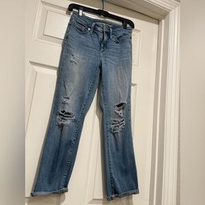Universal Thread Distressed Straight Leg 24